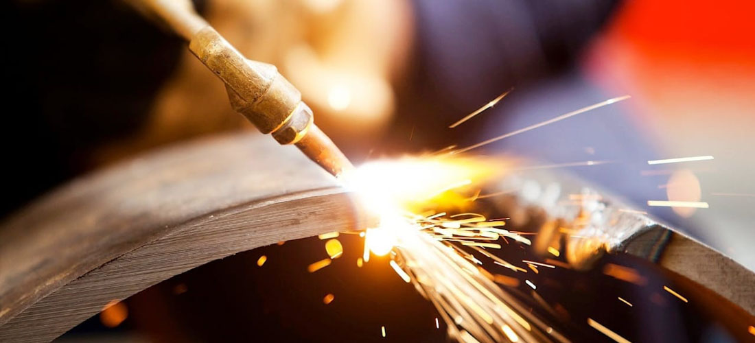 <h2>PERMESINAN</h2><p>Dikerjakan dengan alat-alat permesinan terbaik dan dijalankan oleh operator berpengalaman, sehingga meghasilkan kwalitas barang yang memenuhi standart mutu<p>